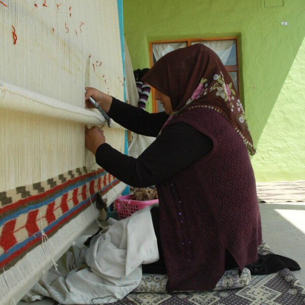 Nomadenschaetze: 2004 a new kilim is woven for us on the loggia in Central Anatolia