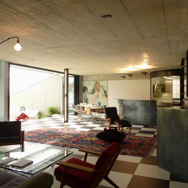 Nomadenschaetze: living room with big Kuba kilim